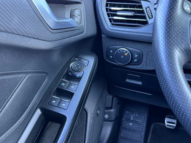 Ford Focus 1.0 ECOBOOST ST LINE BUSINESS 2019 Benzine 19