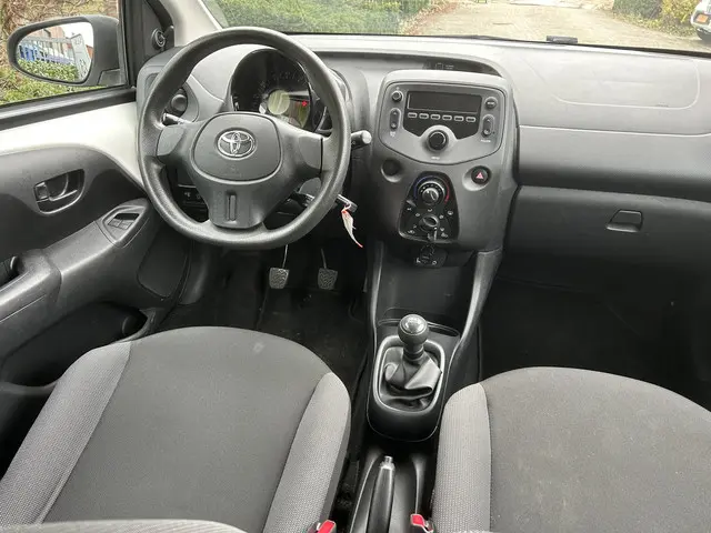 Toyota Aygo X 1.0 VVT-i x-now 2016 Benzine 12