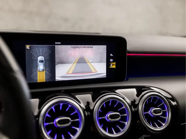 Mercedes-Benz A-Klasse 180 AMG Sport 2019 Benzine 17