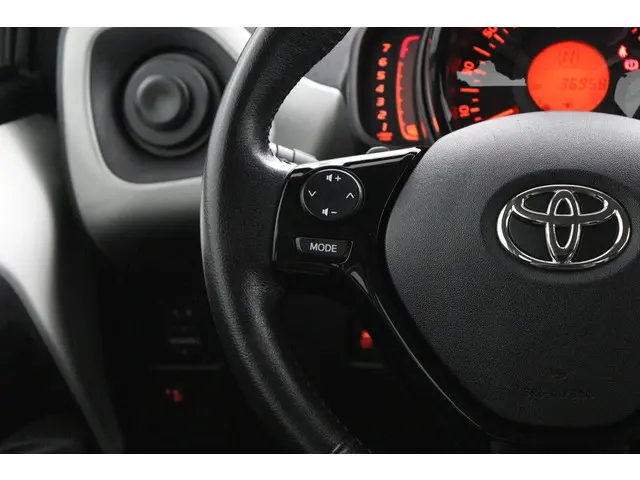 Toyota Aygo 1.0 VVT-i x-play 2015 Benzine 19