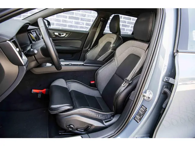 Volvo V60 2.0 B4 Plus Dark 2023 Benzine 6