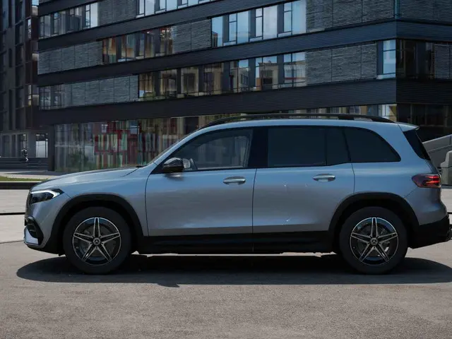 Mercedes-Benz EQB 250+ AMG Line 71 kWh 2025 Elektrisch 33