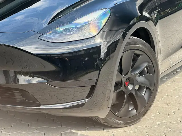 Tesla Model Y RWD 58 kWh FSD 2023 Elektrisch 9