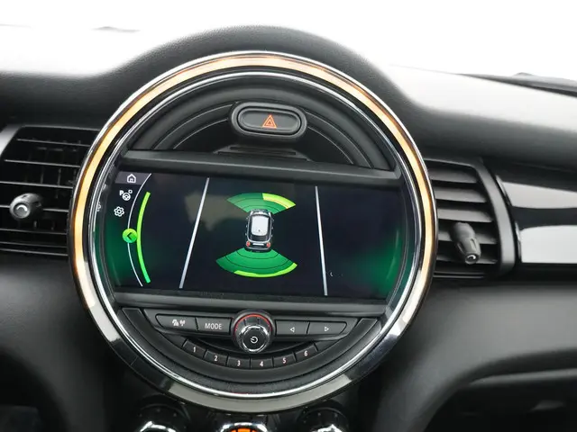 MINI 5-Deurs Cooper Dalston Edition 2021 Benzine 16