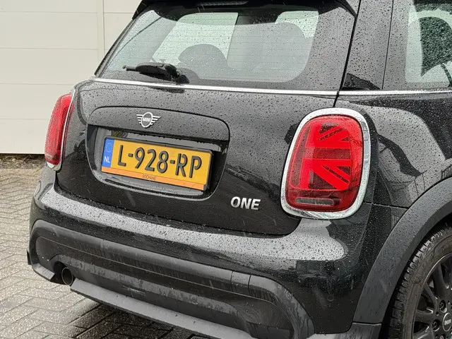 MINI Cooper One 1.5 Business Edition 2021 Benzine 13