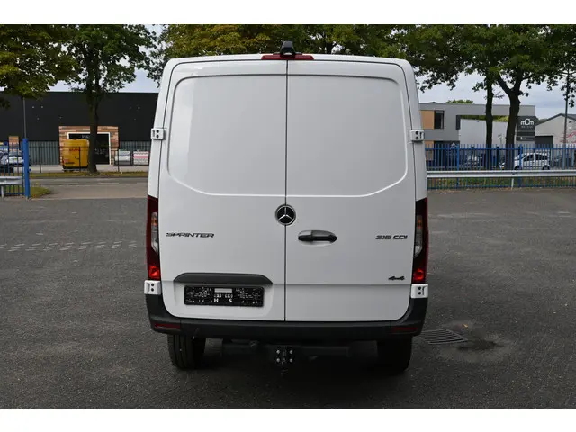 Mercedes-Benz Sprinter 319 CDI L2H1 4x4 2024 Diesel 12