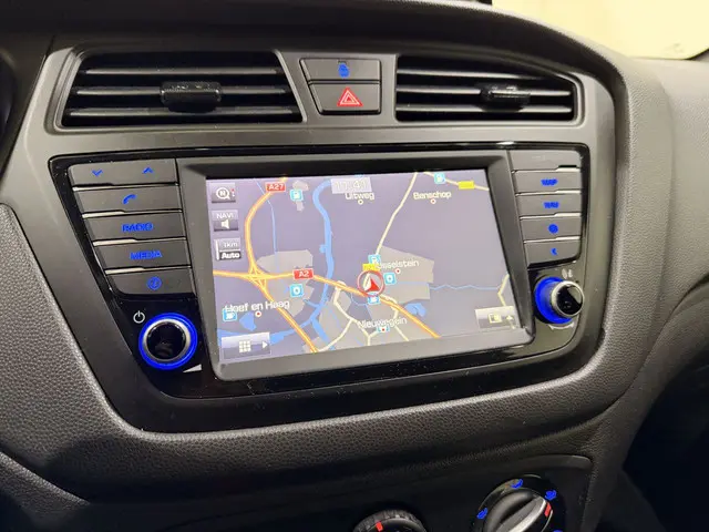 Hyundai i20 I-20 1.2 Premium Passion Navi 2018 Benzine 8