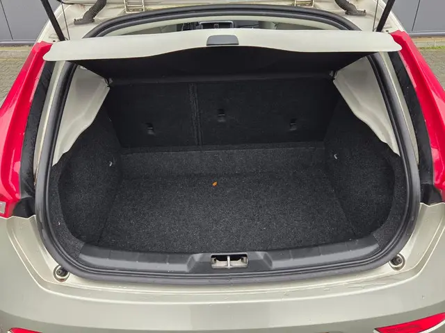 Volvo V40 1.5 T2 Nordic+ Automaat 2018 Benzine 17