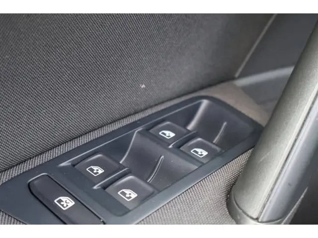 Volkswagen Golf 1.0 TSI Comfortline 2018 Benzine 12