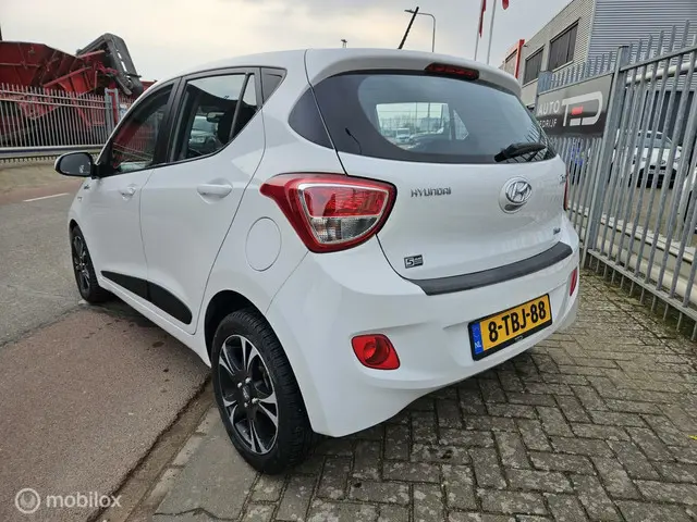 Hyundai i10 1.0i i-Motion nieuwe apk 2014 Benzine 3