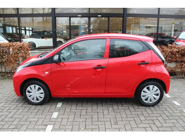 Toyota Aygo 1.0 VVT-i x-now 2017 Benzine 5
