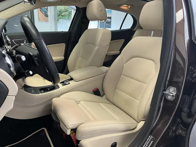 Mercedes-Benz GLA 180 Business Solution 2018 Benzine 12