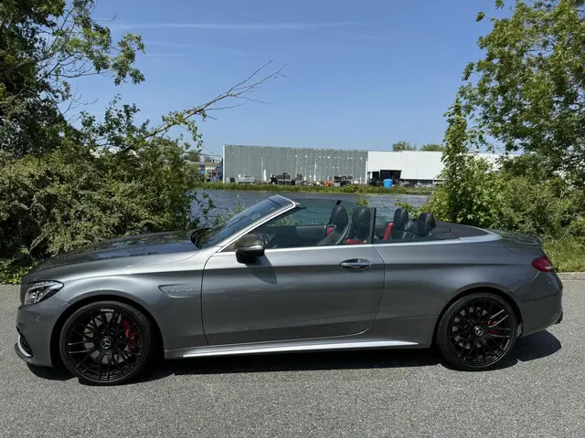 Mercedes-Benz C-Klasse Cabrio AMG 63 S 2017 Benzine 4