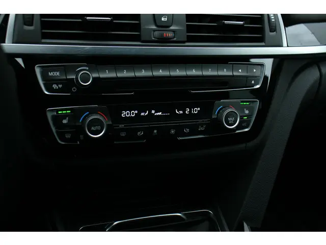 BMW 3 Serie 318i Centennial Executive 2016 Benzine 25