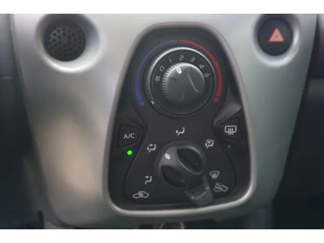 Citroën C1 1.0 e-VTi Feel * 12 maanden BOVAG * 2014 Benzine 9