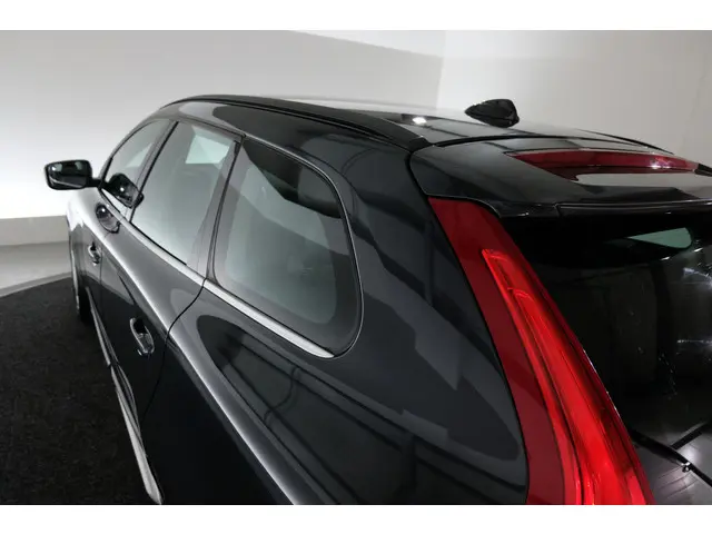 Volvo XC60 3.2 AWD R-Design 2012 Benzine 24