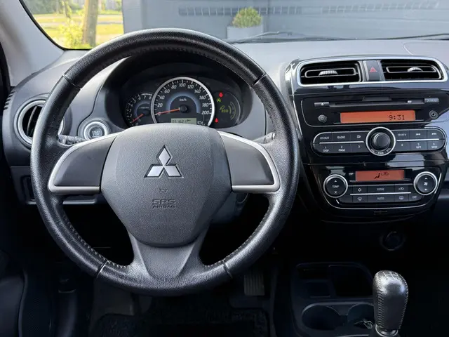 Mitsubishi Space Star 1.0 Intense 2013 Benzine 6