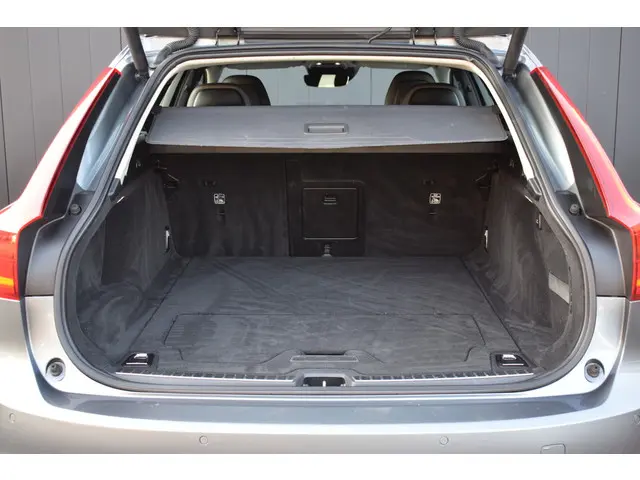 Volvo V90 2.0 T5 Automaat Momentum 2018 Benzine 24