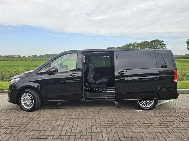 Mercedes-Benz EQV 300 2023 Elektrisch 24
