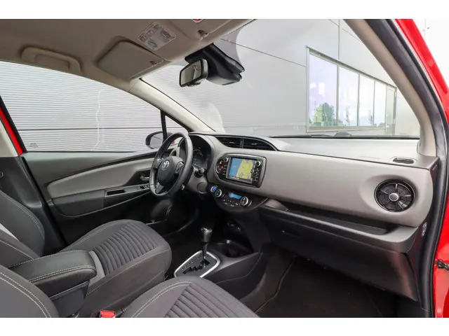 Toyota Yaris 1.5 Hybrid Dynamic 2019 Hybride Benzine 12