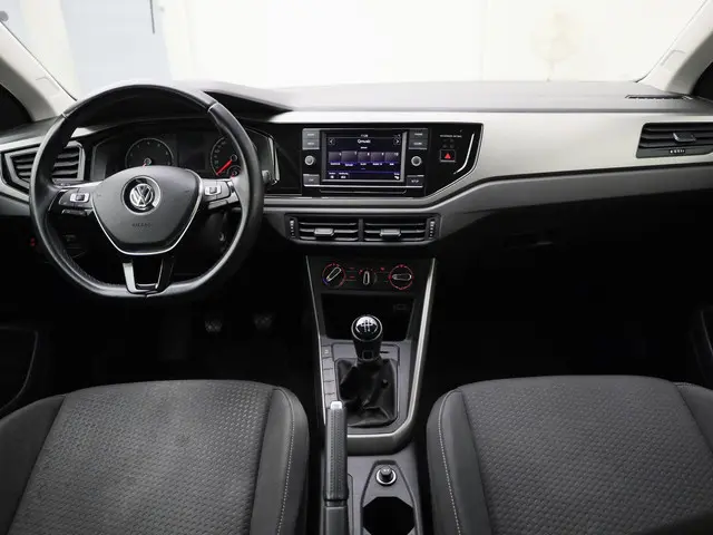 Volkswagen Polo 1.0 TSI Comfortline 2018 Benzine 4