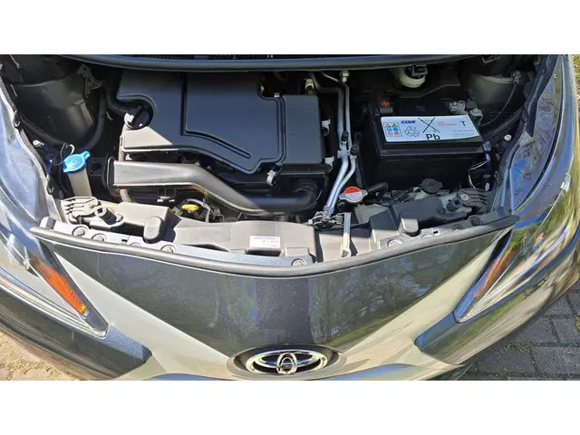 Toyota Aygo 1.0 VVT-i x-clusiv cabrio 2017 Benzine 11