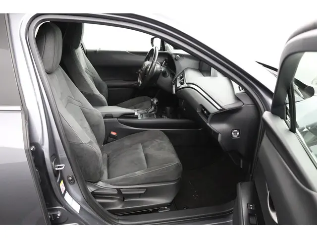 Lexus UX 250h Business Line 2019 Hybride Benzine 22