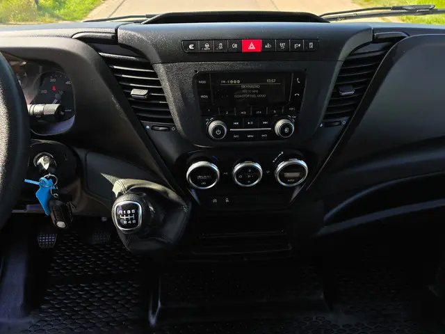 Iveco Daily 35S14V 2.3 352L H2 2023 Diesel 13