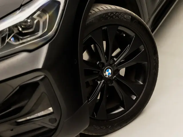 BMW X1 sDrive18i High Executive 2021 Benzine 19