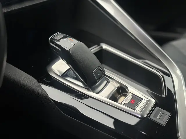 Peugeot 3008 1.2 PureTech Allure Avantage 2020 Benzine 24