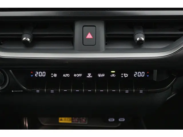 Lexus UX 300h 35th Edition 2026 Hybride Benzine 7