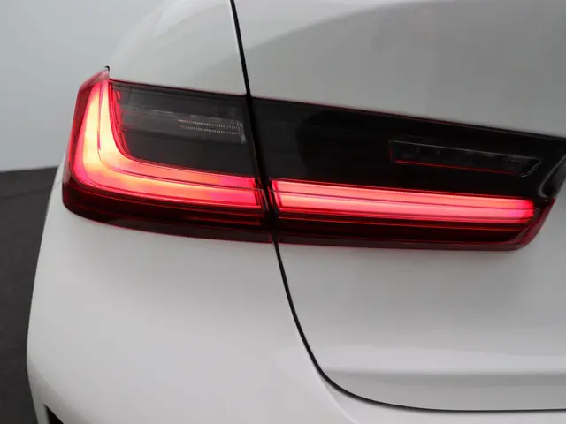 BMW 3 Serie Sedan 330e 2025 Hybride Benzine 22