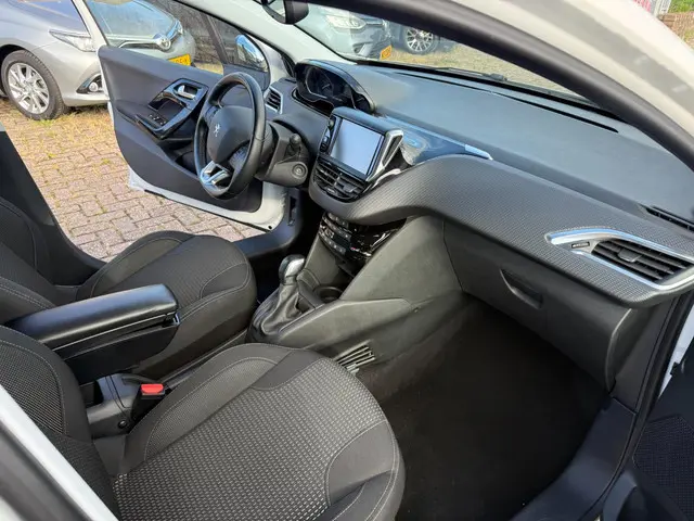 Peugeot 208 1.2 PureTech Allure 2016 Benzine 13