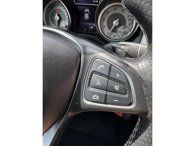 Mercedes-Benz GLA 200 Prestige 2016 Benzine 16