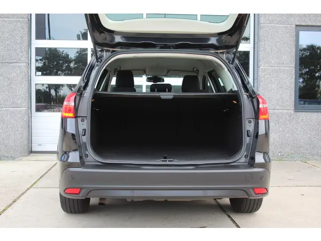 Ford Focus Wagon 1.0 Trend Edition 2015 Benzine 33