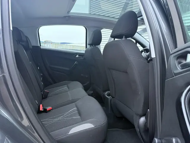 Peugeot 208 1.2 VTi Allure 2014 Benzine 11