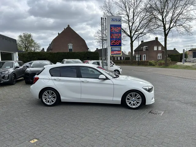 BMW 1 Serie 114i EDE 2014 Benzine 3