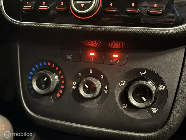Fiat Punto Evo 1.2 8v * NW APK * Airco * 2013 Benzine 15
