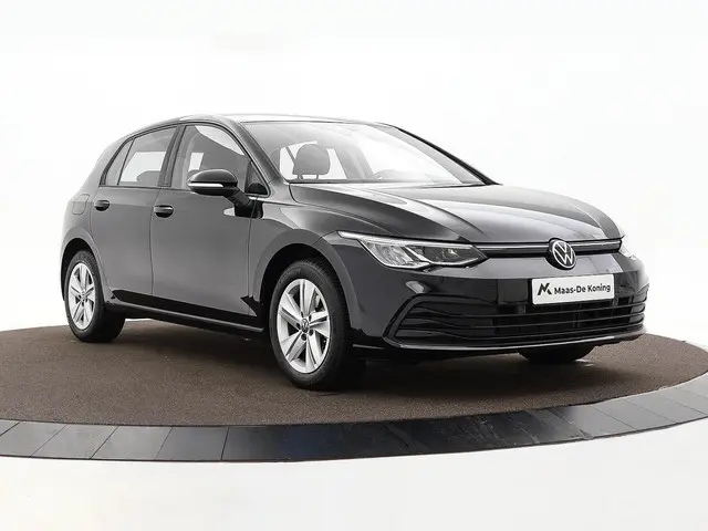 Volkswagen Golf 1.0 eTSI 110pk DSG Life 2024 Benzine 20