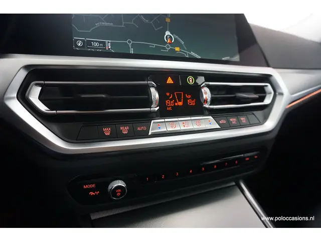 BMW 3 Serie Touring 318i Exec 2020 Benzine 19