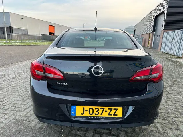 Opel Astra NOTCHBACK BA2H4EHTA5 2014 Benzine 6