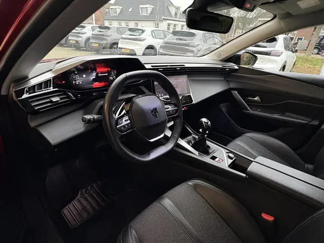 Peugeot 308 1.2T 130pk Allure 2023 Benzine 15