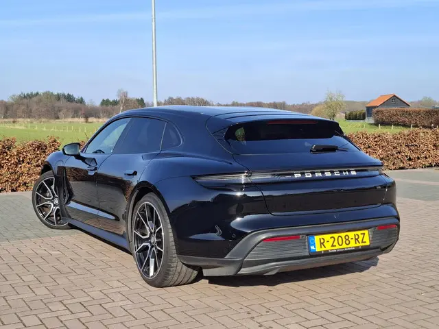 Porsche Taycan Sport Turismo 93 kWh 2022 Elektrisch 12