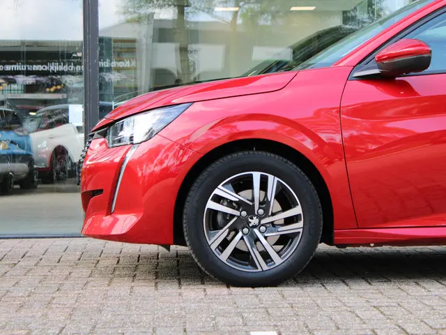 Peugeot 208 1.2 PureTech Allure 2021 Benzine 12