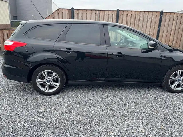 Ford Focus Wagon 1.0 EcoBoost Edition 2014 Benzine 6