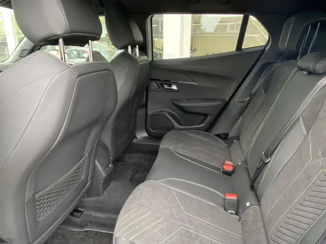 Peugeot 2008 1.2T 130pk Automaat GT 2023 Benzine 9