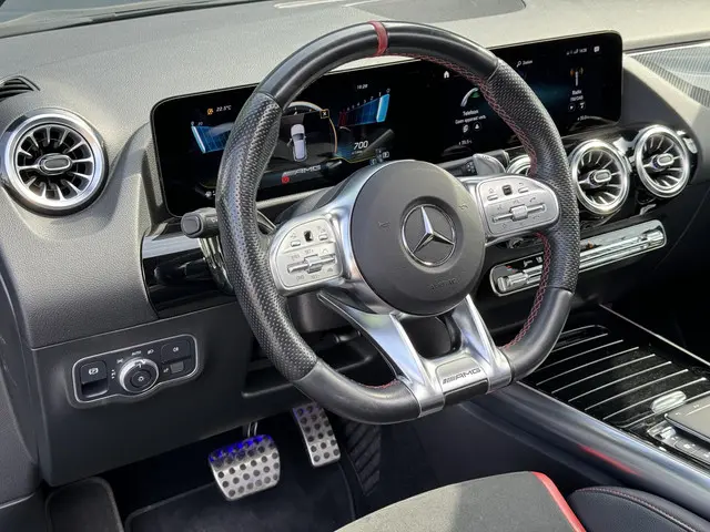 Mercedes-Benz GLA AMG 35 4MATIC 2021 Benzine 30