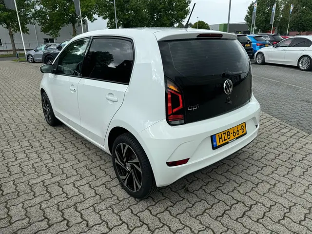 Volkswagen up! 1.0 2021 Benzine 9
