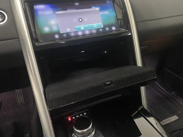 Land Rover Discovery 3.0 Td6 HSE VAN 2018 Diesel 29