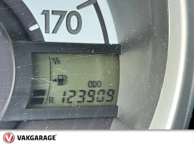 Peugeot 107 1.0 Sportium Rijklaarprijs !! 2012 Benzine 11